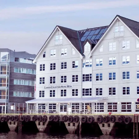 With Ξενοδοχείο 4*