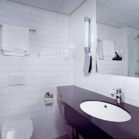 With Ξενοδοχείο 4*