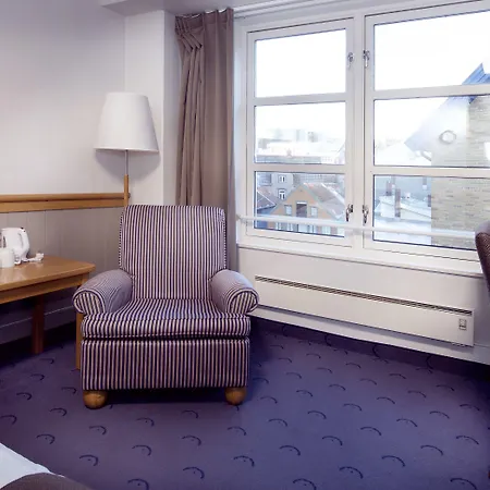 With Ξενοδοχείο