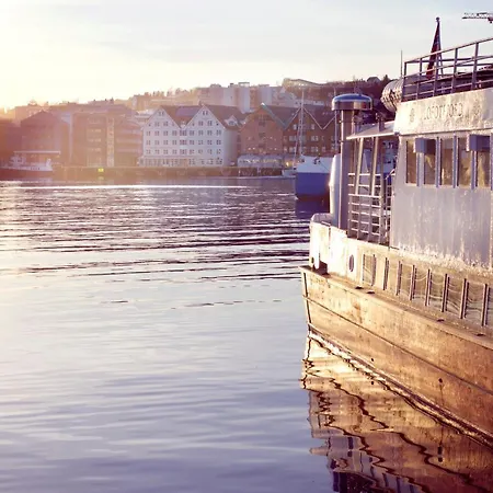 With Ξενοδοχείο Τρόμσο