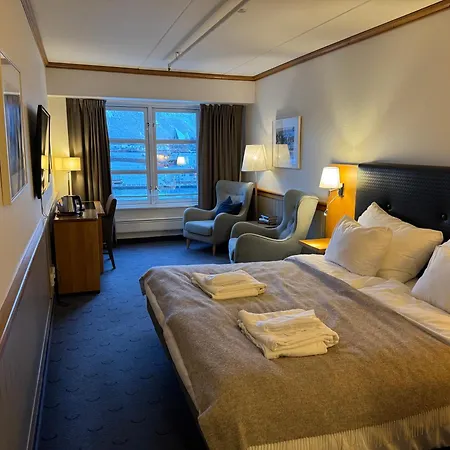 Ξενοδοχείο With 4*