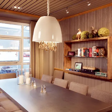 With Ξενοδοχείο 4*