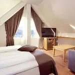 With Hotel 4*